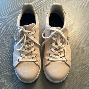 Kuru Roam cloud tennis shoes